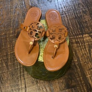 TORY BURCH CAMEL FLIP FLOPS